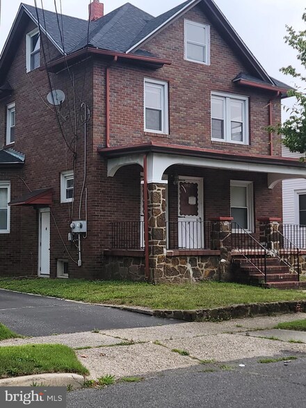 1002 New Pear St, Vineland, NJ 08360