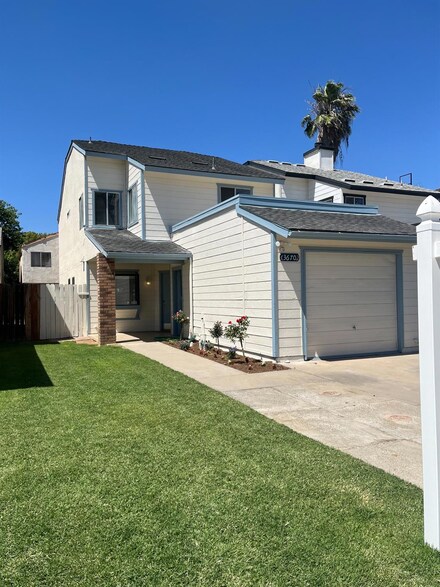 3670 W Terrace Ave, Fresno, CA 93722