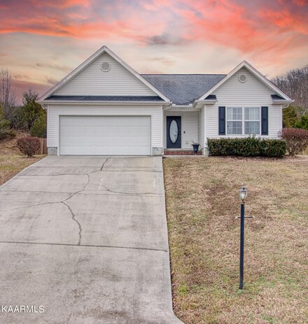 127 Flag Stone Way, Clinton, TN 37716