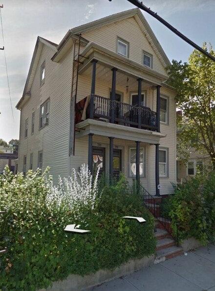 750 Douglas Ave, Providence, RI 02908