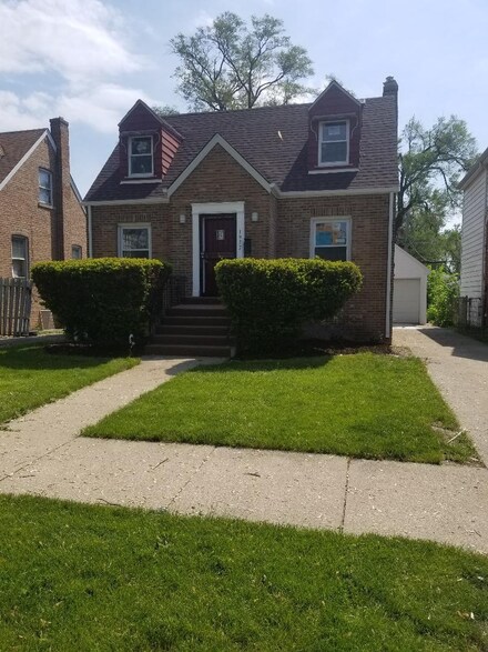 1927 S 22nd Ave, Maywood, IL 60153