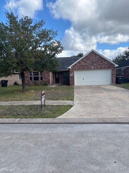 5355 Morgan Oak Dr, Alvin, TX 77511