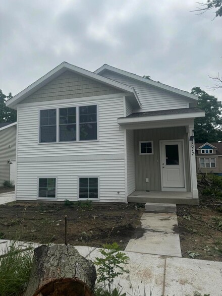 1077 Sophia St, Muskegon, MI 49442