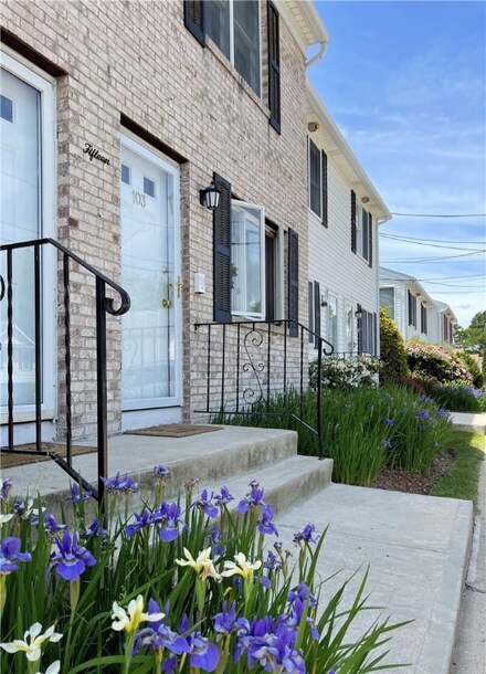 15 Packard Ave Unit 103, North Providence, RI 02911