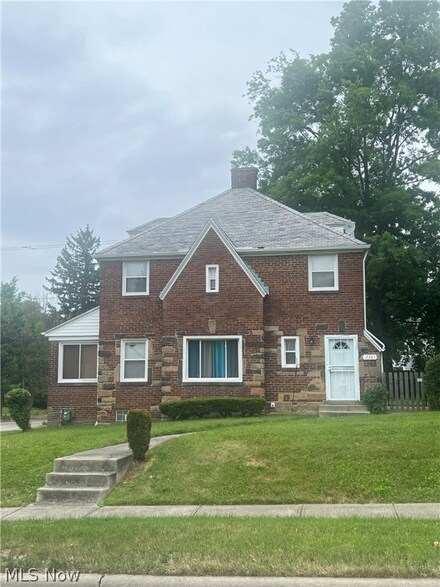 17303 Invermere Ave, Cleveland, OH 44128
