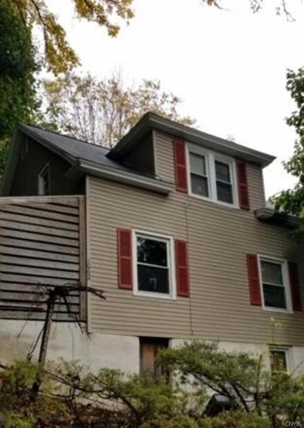 1062 Highland St, Syracuse, NY 13203