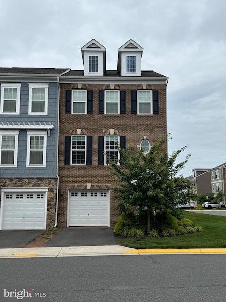 8772 Elsing Green Dr, Manassas, VA 20112