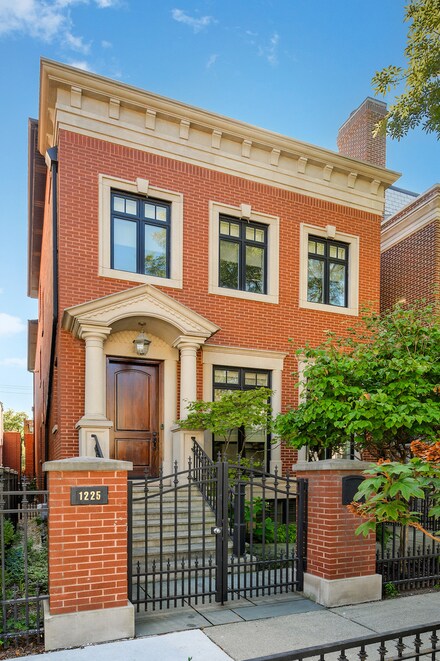 1225 W Henderson St, Chicago, IL 60657