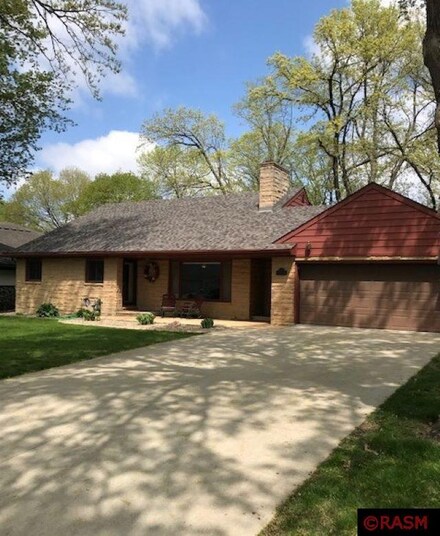 108 E Glencrest Dr, Mankato, MN 56001