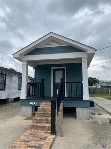 1122 9th St, Gretna, LA 70053