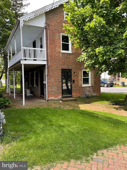378 E Queen St, Chambersburg, PA 17201