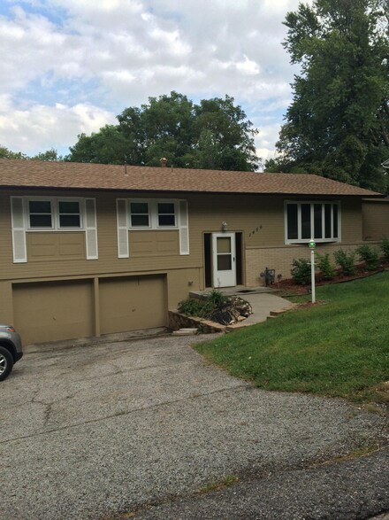 1456 Indian Hills Rd, Council Bluffs, IA 51503
