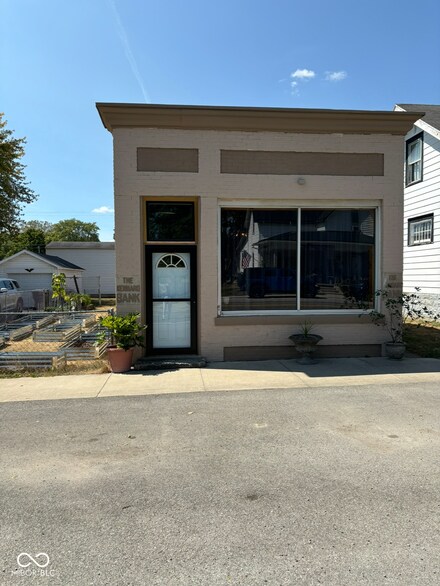 107 S Main St, Kennard, IN 47351