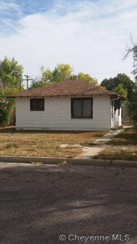 704 15th St, Wheatland, WY 82201