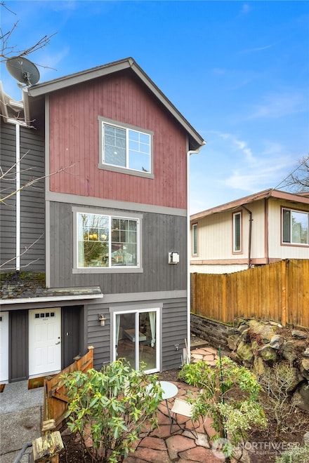 925 N 97th St Unit A, Seattle, WA 98103