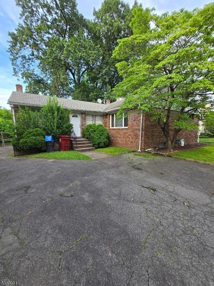 88 Milton Ave, Nutley, NJ 07110