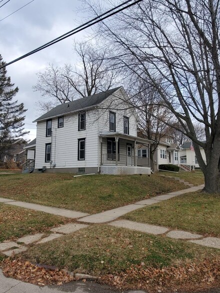 428 W Moseley St, Freeport, IL 61032