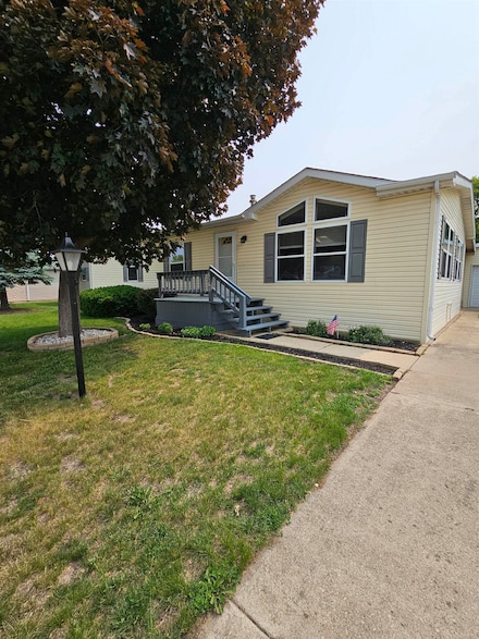 8581 Springwood Ct, Roscoe, IL 61073
