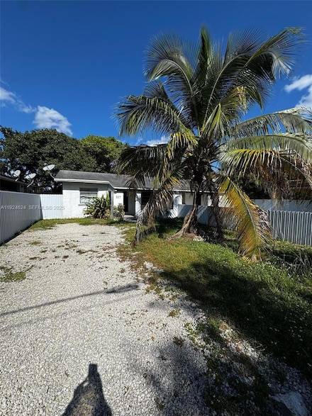 525 NW 91st St Unit 1, Miami, FL 33150