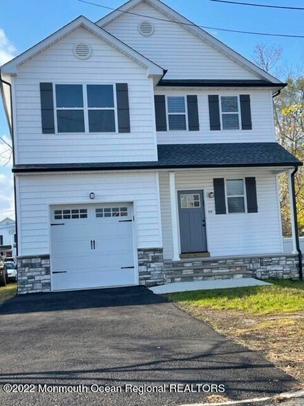 910 Malden Dr, Keyport, NJ 07735