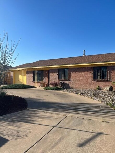 4524 Bryan Ave NW, Albuquerque, NM 87114