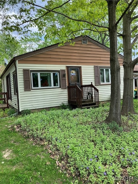 432 Sunset Dr, Hamburg, NY 14075
