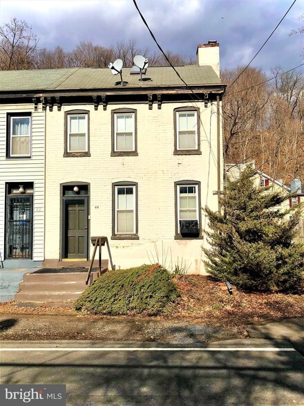 44 Brunswick Ave, Lambertville, NJ 08530