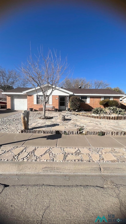 309 Broken Arrow Rd, Roswell, NM 88201