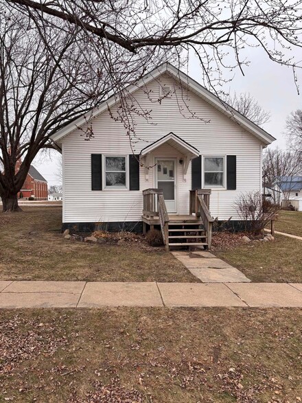 522 Woodbridge St, Nashua, IA 50658