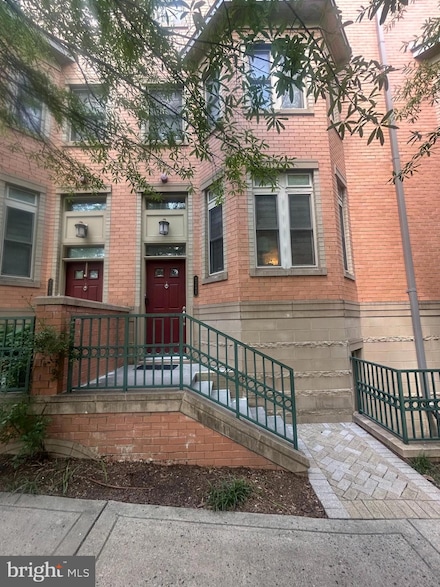 2245 Fairfax Dr, Arlington, VA 22201