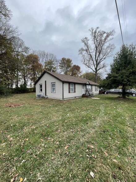 274 Browns Rd, Lafayette, TN 37083
