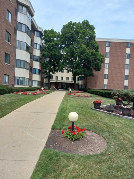 5500 Lincoln Ave Unit 518E, Morton Grove, IL 60053