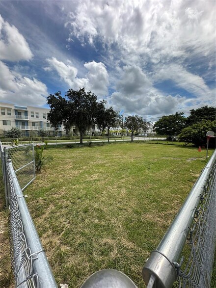 513 NW 10th St, Florida City, FL 33034