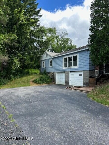 237 Forts Ferry Rd, Latham, NY 12110