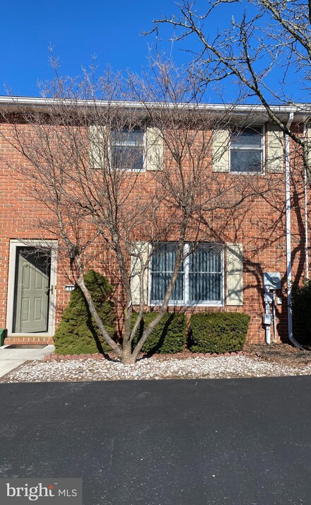 111 Lee Ann Ct, Enola, PA 17025