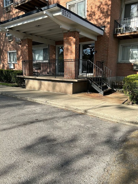 8521 Lotus Ave Unit 706, Skokie, IL 60077