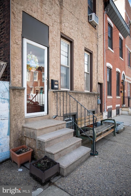 2318 E Huntingdon St, Philadelphia, PA 19125