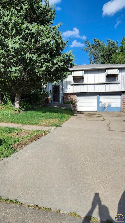 2236 SE Monroe St, Topeka, KS 66605