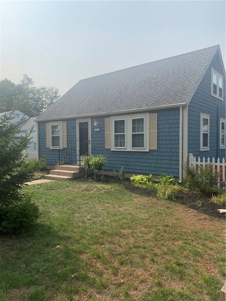 161 Carolyn St, Warwick, RI 02886