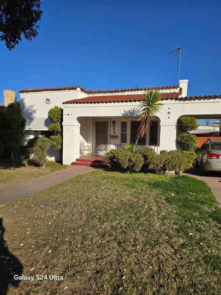 1576 N Safford Ave, Fresno, CA 93728