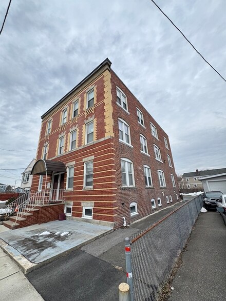 105 Cummings Ave Unit B, Revere, MA 02151