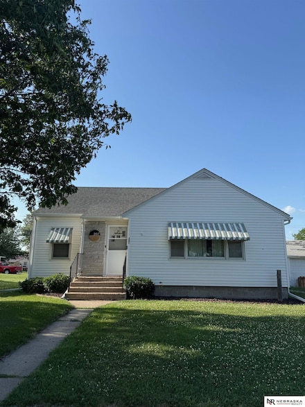 207 W Cedar St, Coleridge, NE 68727