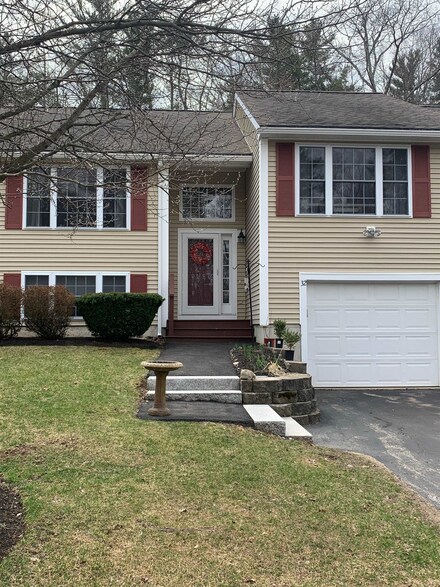 32 Forrest St, East Hampstead, NH 03826