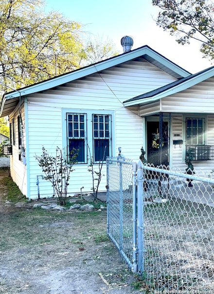 1818 W Woodlawn Ave, San Antonio, TX 78201