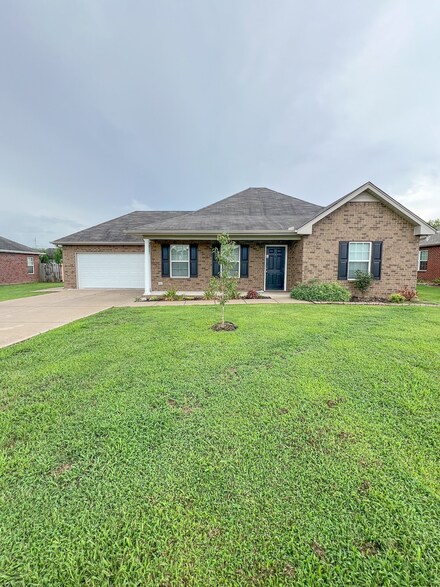 2626 Decatur Ln, Christiana, TN 37037