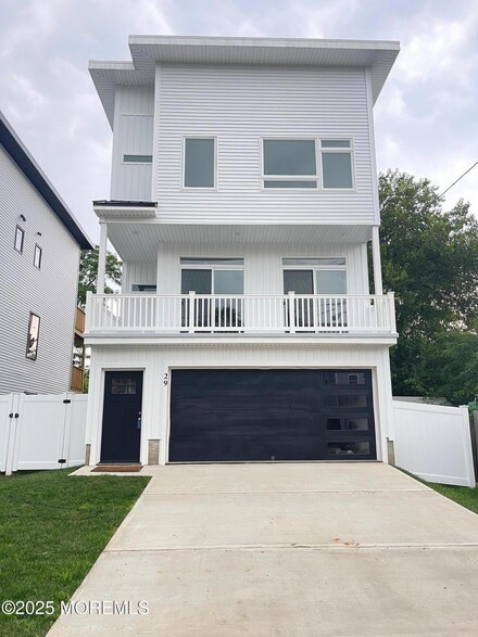 29 Woodland Ave, Keansburg, NJ 07734