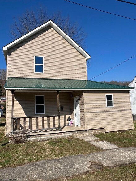 149 Beech Ave, Philippi, WV 26416