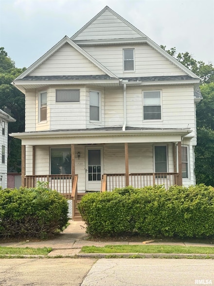 720 E 15th St, Davenport, IA 52803