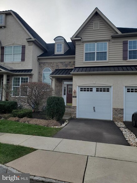 3264 Waterstone Ct Unit 154, Furlong, PA 18925