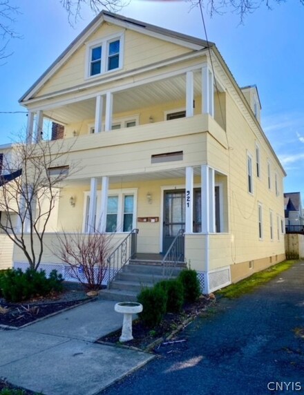 921 Dewitt St, Syracuse, NY 13203
